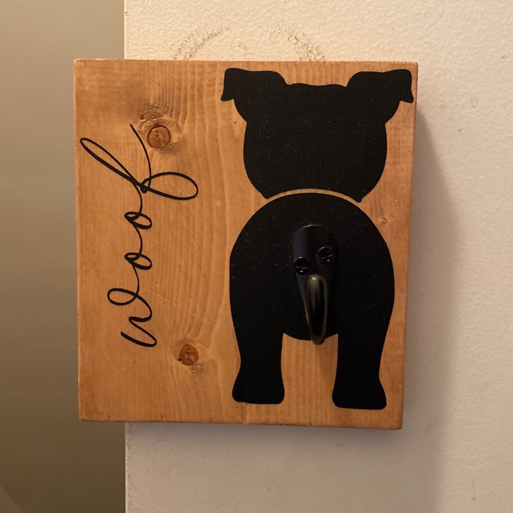 Woof dog leash holder. Never used!